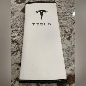 Tesla, arm wrist cover nwt